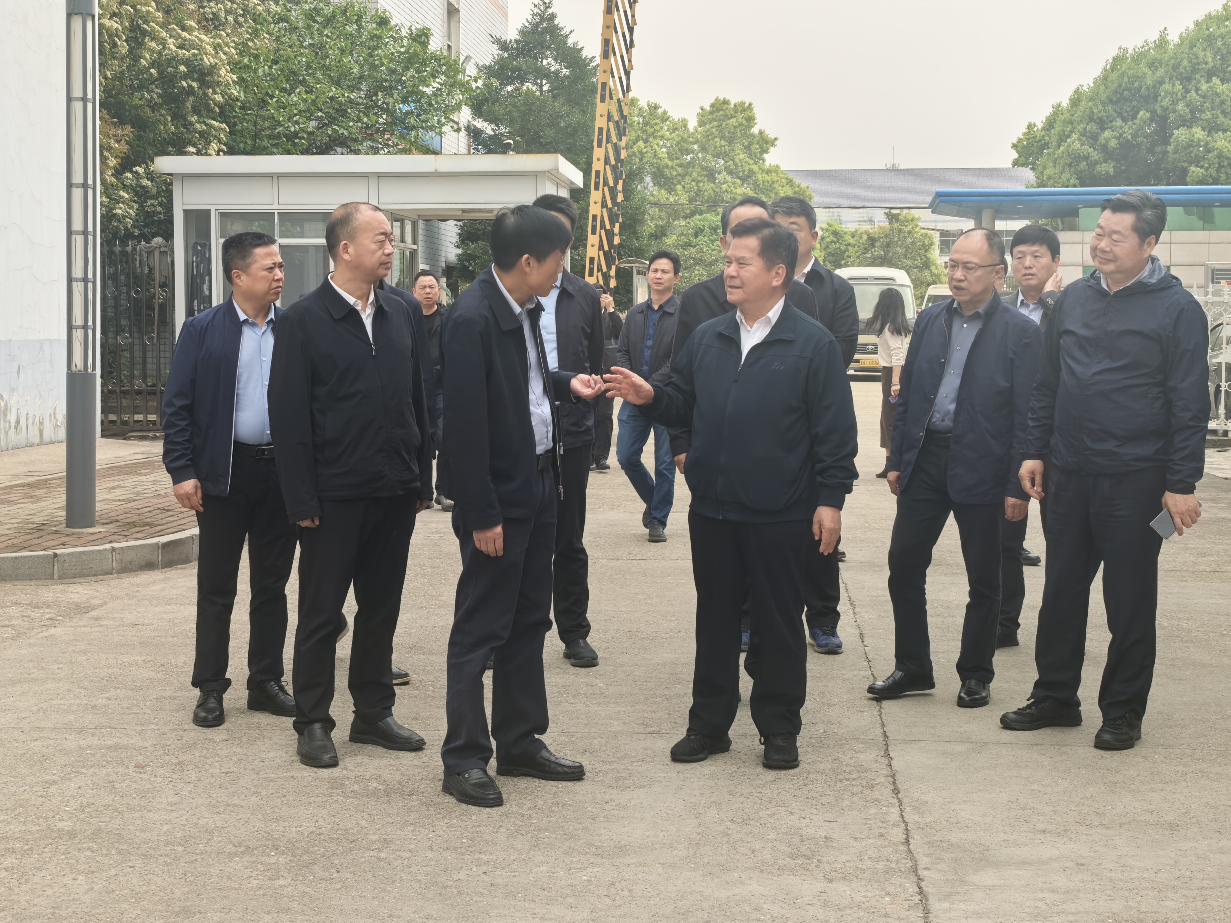 全國人大常委會赴益陽茶廠考察調研黑茶產業(yè)賦能城鄉(xiāng)融合發(fā)展工作